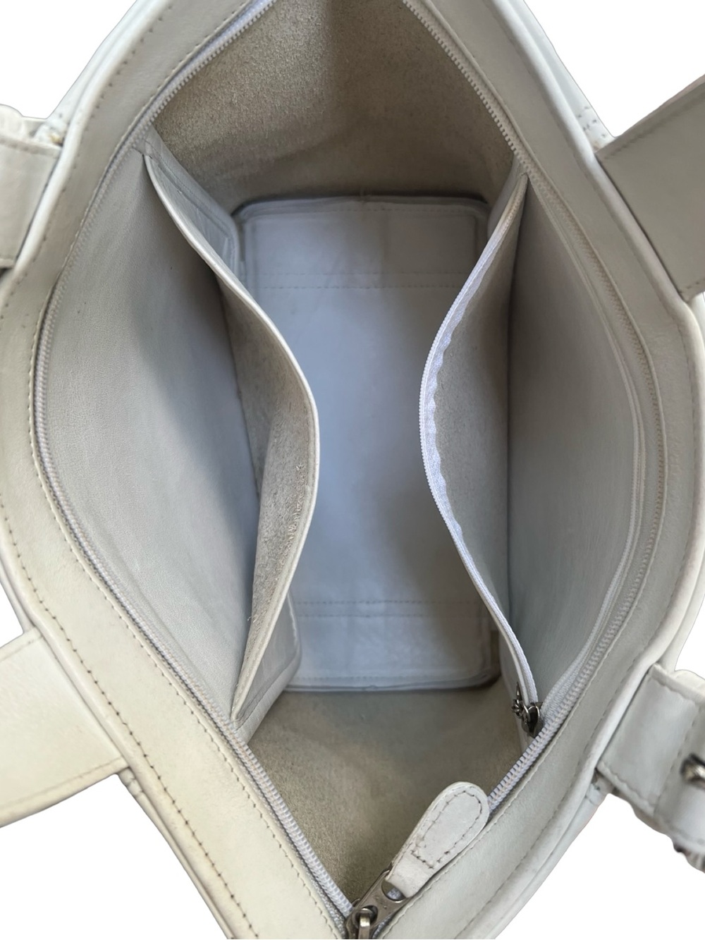 1996 Coach SoHo Waverly Bag in White and Silver - Picture 5 of 15